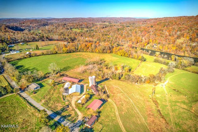 311 Ross Cemetery Rd, Rocky Top, TN 37769