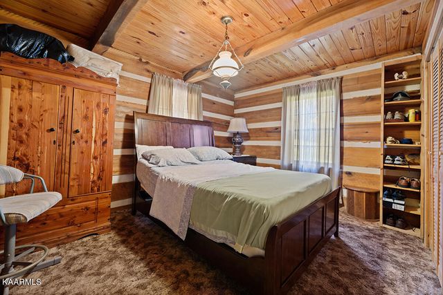 311 Ross Cemetery Rd, Rocky Top, TN 37769