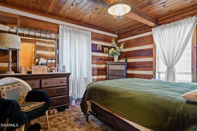 311 Ross Cemetery Rd, Rocky Top, TN 37769