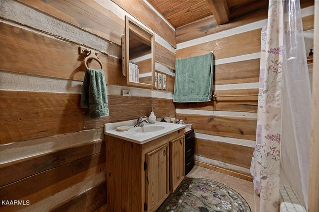 311 Ross Cemetery Rd, Rocky Top, TN 37769