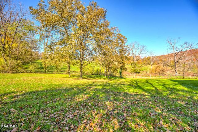 311 Ross Cemetery Rd, Rocky Top, TN 37769