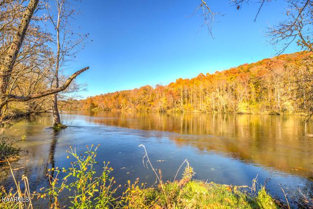 311 Ross Cemetery Rd, Rocky Top, TN 37769