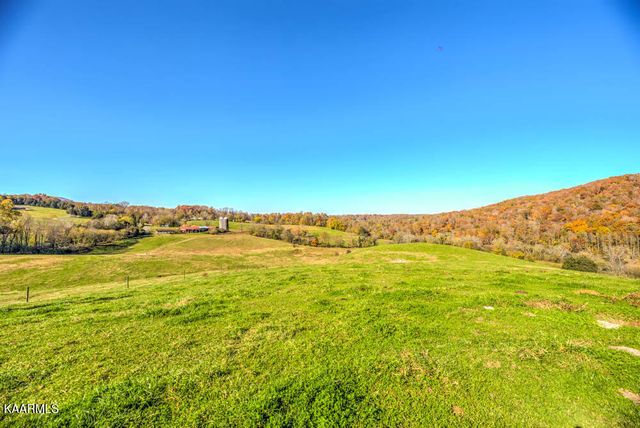 311 Ross Cemetery Rd, Rocky Top, TN 37769