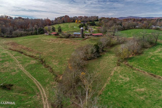 311 Ross Cemetery Rd, Rocky Top, TN 37769