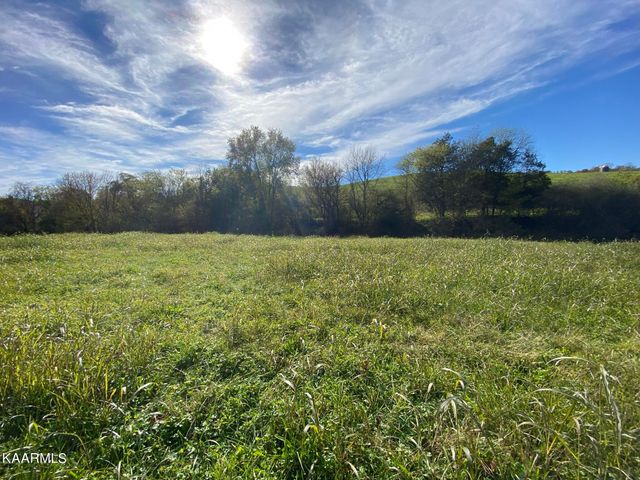 311 Ross Cemetery Rd, Rocky Top, TN 37769