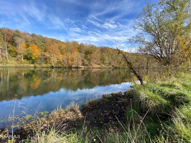 311 Ross Cemetery Rd, Rocky Top, TN 37769