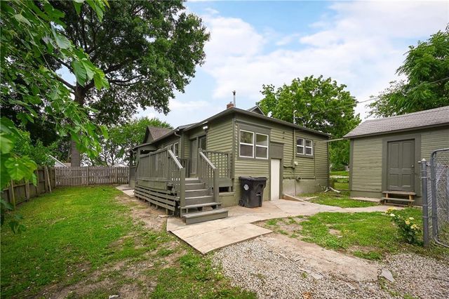 110 Campbell Street, Pleasant Hill, MO 64080