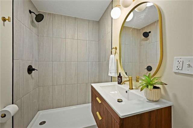 110 Campbell Street, Pleasant Hill, MO 64080