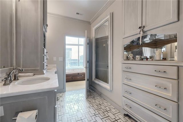 950 W Peachtree Street NW 2003, Atlanta, GA 30309