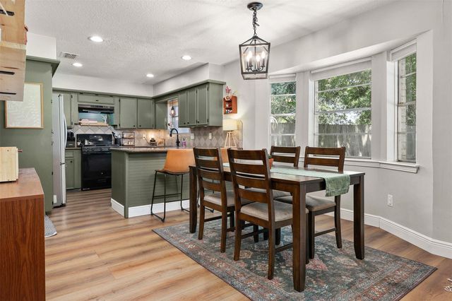 1819 Meadow Creek Drive, Pearland, TX 77581