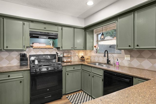 1819 Meadow Creek Drive, Pearland, TX 77581