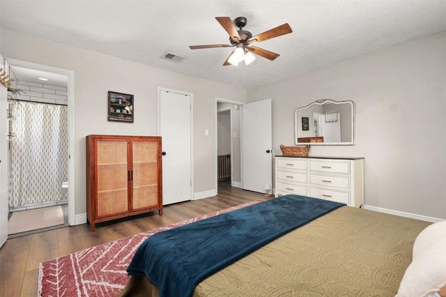 1819 Meadow Creek Drive, Pearland, TX 77581