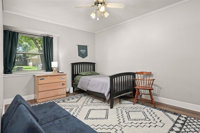 1819 Meadow Creek Drive, Pearland, TX 77581