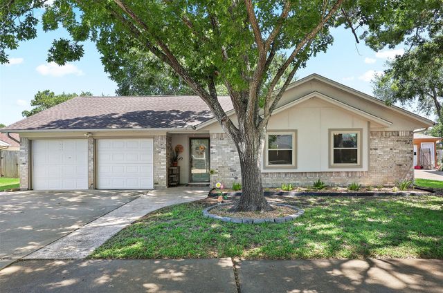 1819 Meadow Creek Drive, Pearland, TX 77581