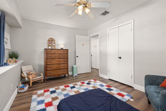 1819 Meadow Creek Drive, Pearland, TX 77581