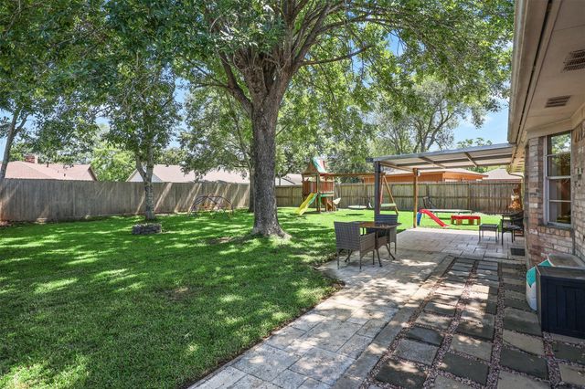 1819 Meadow Creek Drive, Pearland, TX 77581