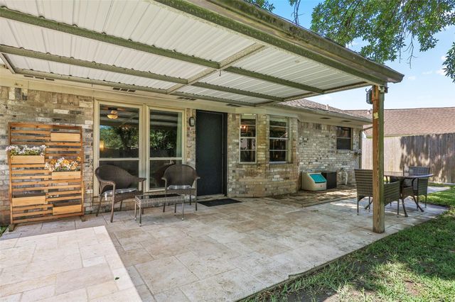 1819 Meadow Creek Drive, Pearland, TX 77581