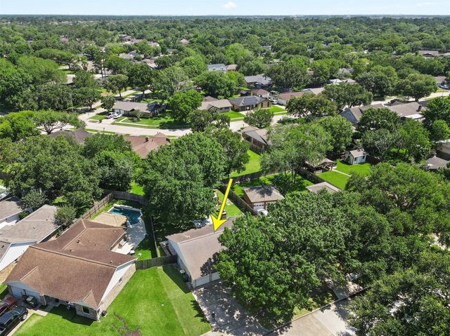 1819 Meadow Creek Drive, Pearland, TX 77581