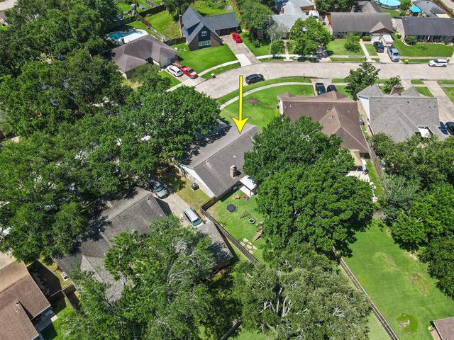 1819 Meadow Creek Drive, Pearland, TX 77581