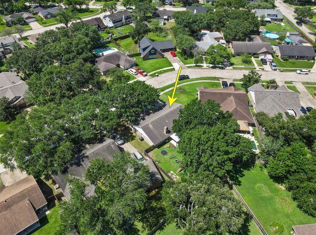 1819 Meadow Creek Drive, Pearland, TX 77581