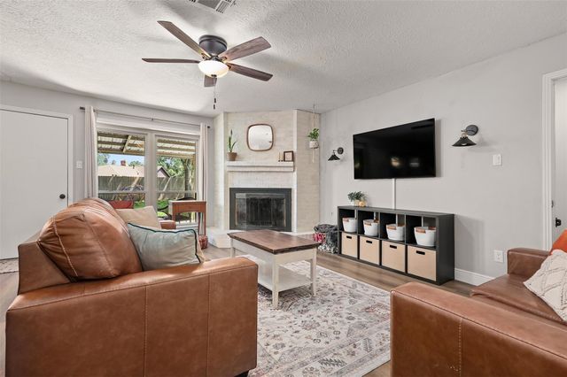 1819 Meadow Creek Drive, Pearland, TX 77581