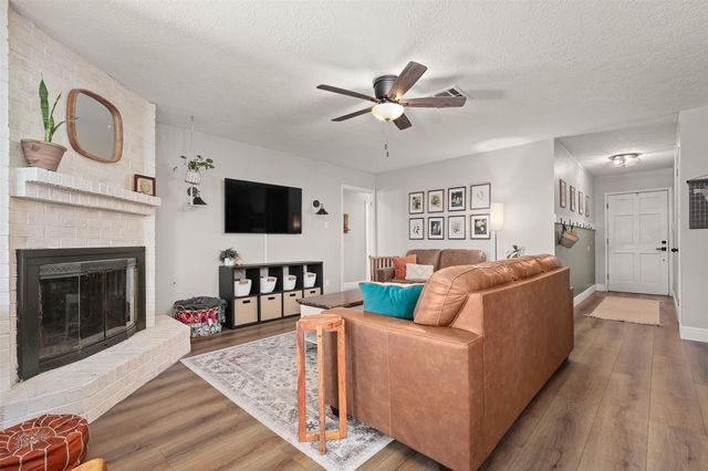 1819 Meadow Creek Drive, Pearland, TX 77581