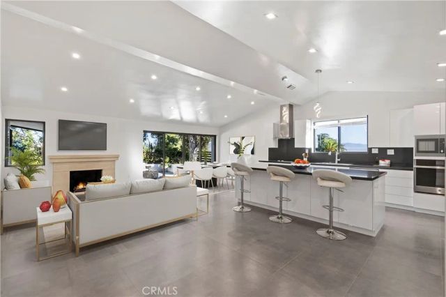 20509 Califa, Woodland Hills, CA 91367