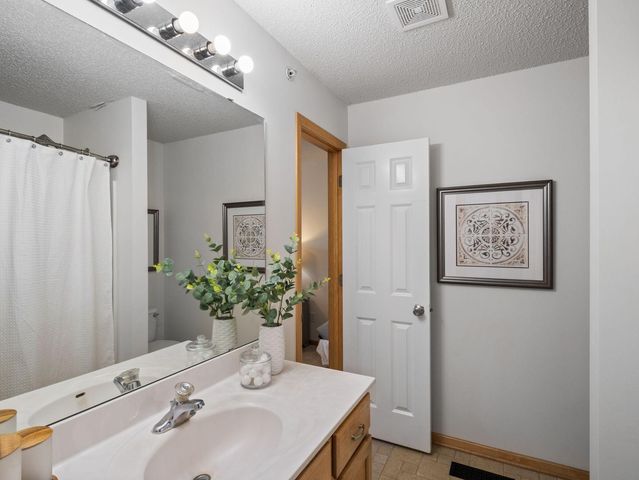 4980 Garland Court N G, Plymouth, MN 55446