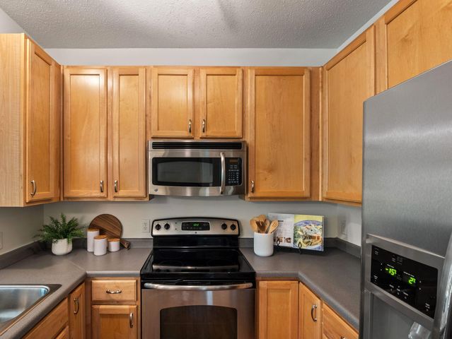 4980 Garland Court N G, Plymouth, MN 55446