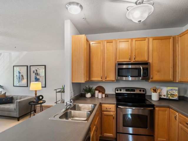 4980 Garland Court N G, Plymouth, MN 55446