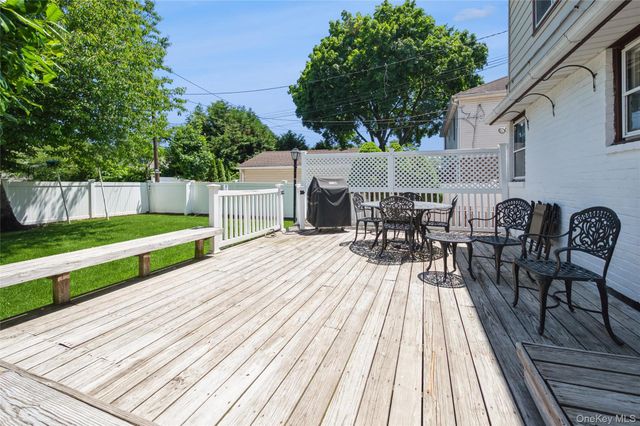 14 Cary Road, New Hyde Park, NY 11040