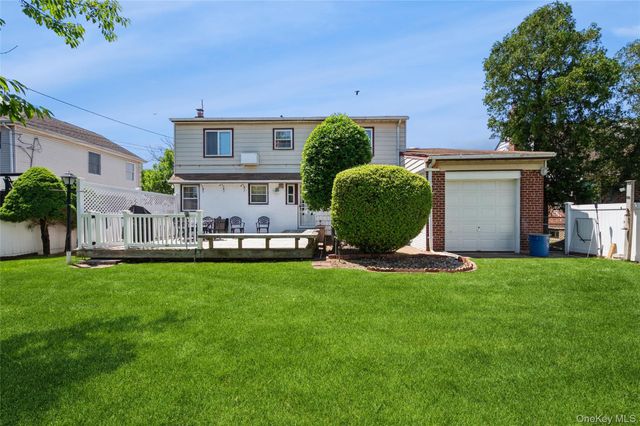 14 Cary Road, New Hyde Park, NY 11040