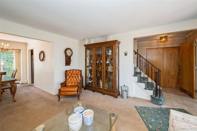 14 Cary Road, New Hyde Park, NY 11040