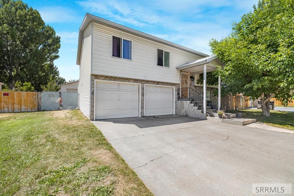 Image 2 of property listing at 867 Coachman Drive, Idaho Falls, ID 83402