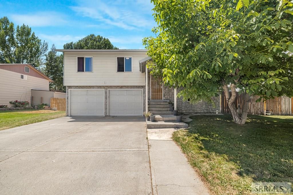 Image 4 of property listing at 867 Coachman Drive, Idaho Falls, ID 83402