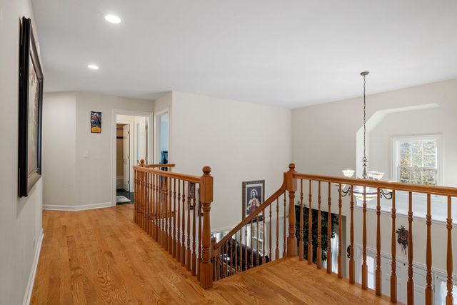 725 Heath Court, Westmont, IL 60559