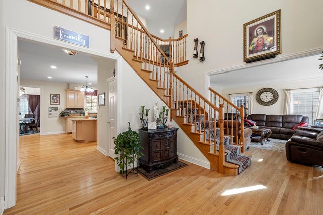 725 Heath Court, Westmont, IL 60559