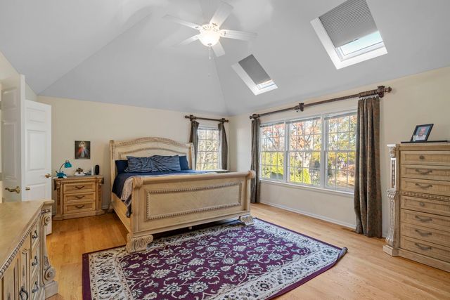 725 Heath Court, Westmont, IL 60559