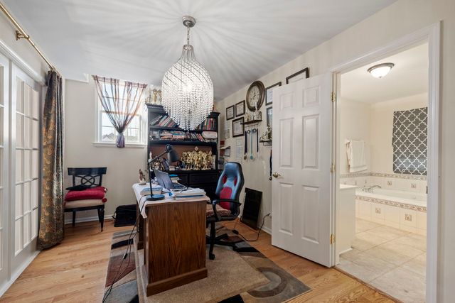 725 Heath Court, Westmont, IL 60559