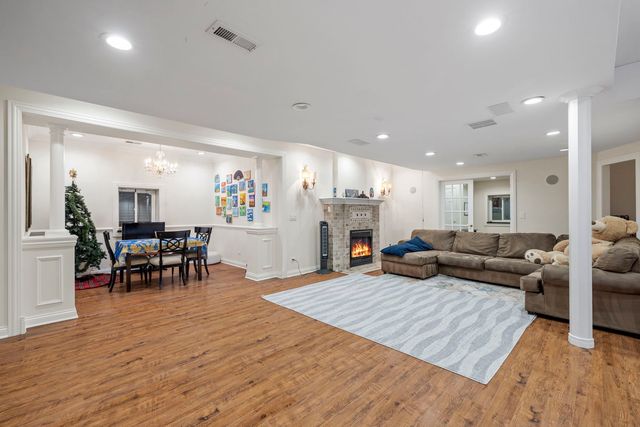 725 Heath Court, Westmont, IL 60559