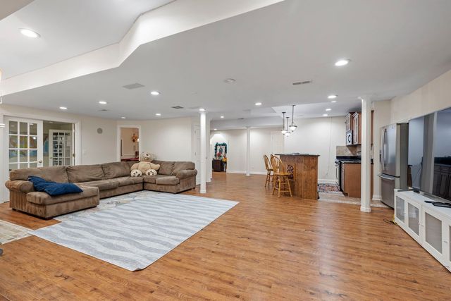 725 Heath Court, Westmont, IL 60559