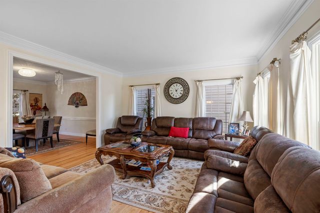 725 Heath Court, Westmont, IL 60559