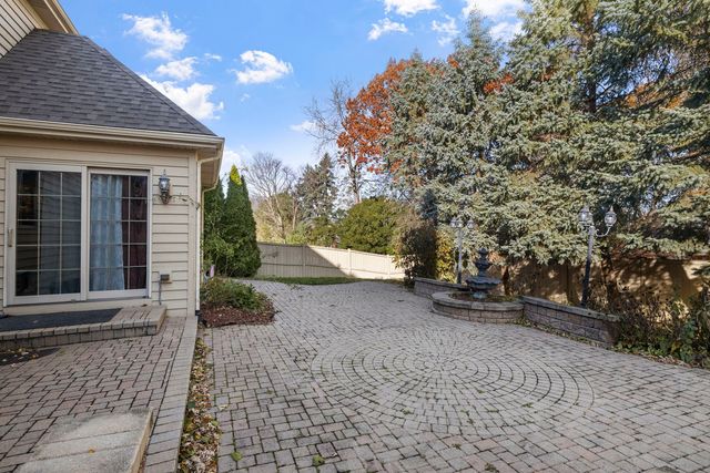 725 Heath Court, Westmont, IL 60559