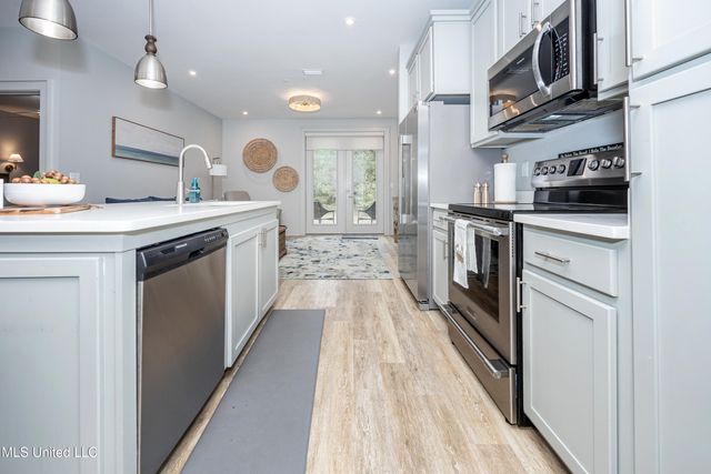 2501 Bienville Boulevard, 413, Ocean Springs, MS 39564