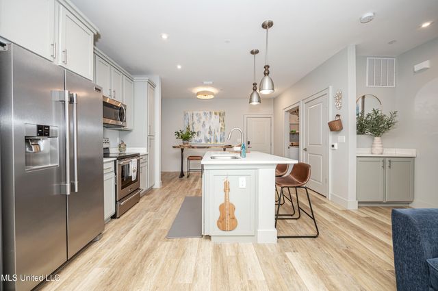 2501 Bienville Boulevard, 413, Ocean Springs, MS 39564