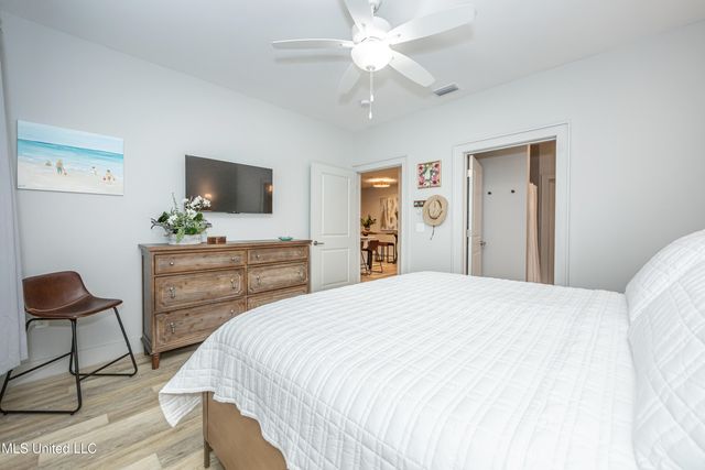 2501 Bienville Boulevard, 413, Ocean Springs, MS 39564