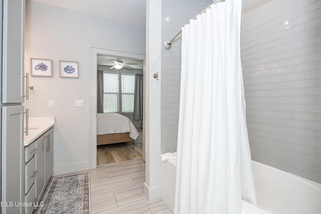 2501 Bienville Boulevard, 413, Ocean Springs, MS 39564