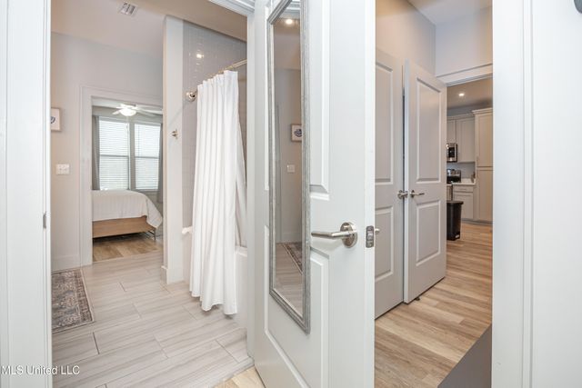 2501 Bienville Boulevard, 413, Ocean Springs, MS 39564