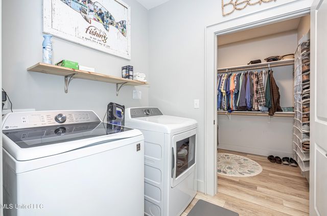 2501 Bienville Boulevard, 413, Ocean Springs, MS 39564