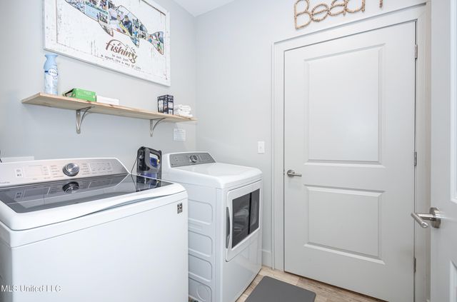 2501 Bienville Boulevard, 413, Ocean Springs, MS 39564